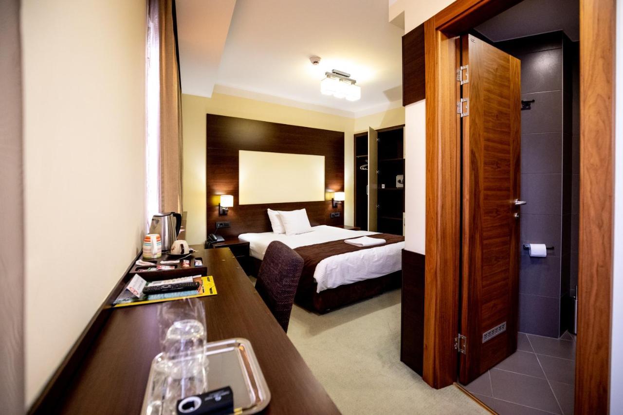 Boutique Hotel Golden Star Tuzla Esterno foto