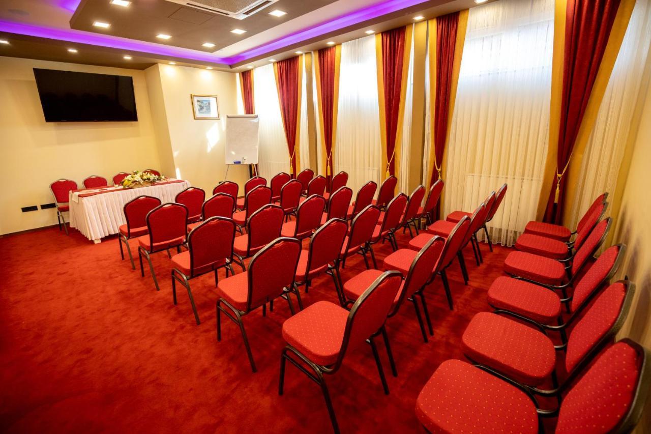Boutique Hotel Golden Star Tuzla Esterno foto