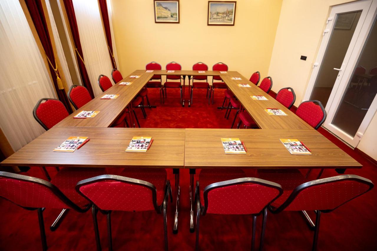 Boutique Hotel Golden Star Tuzla Esterno foto