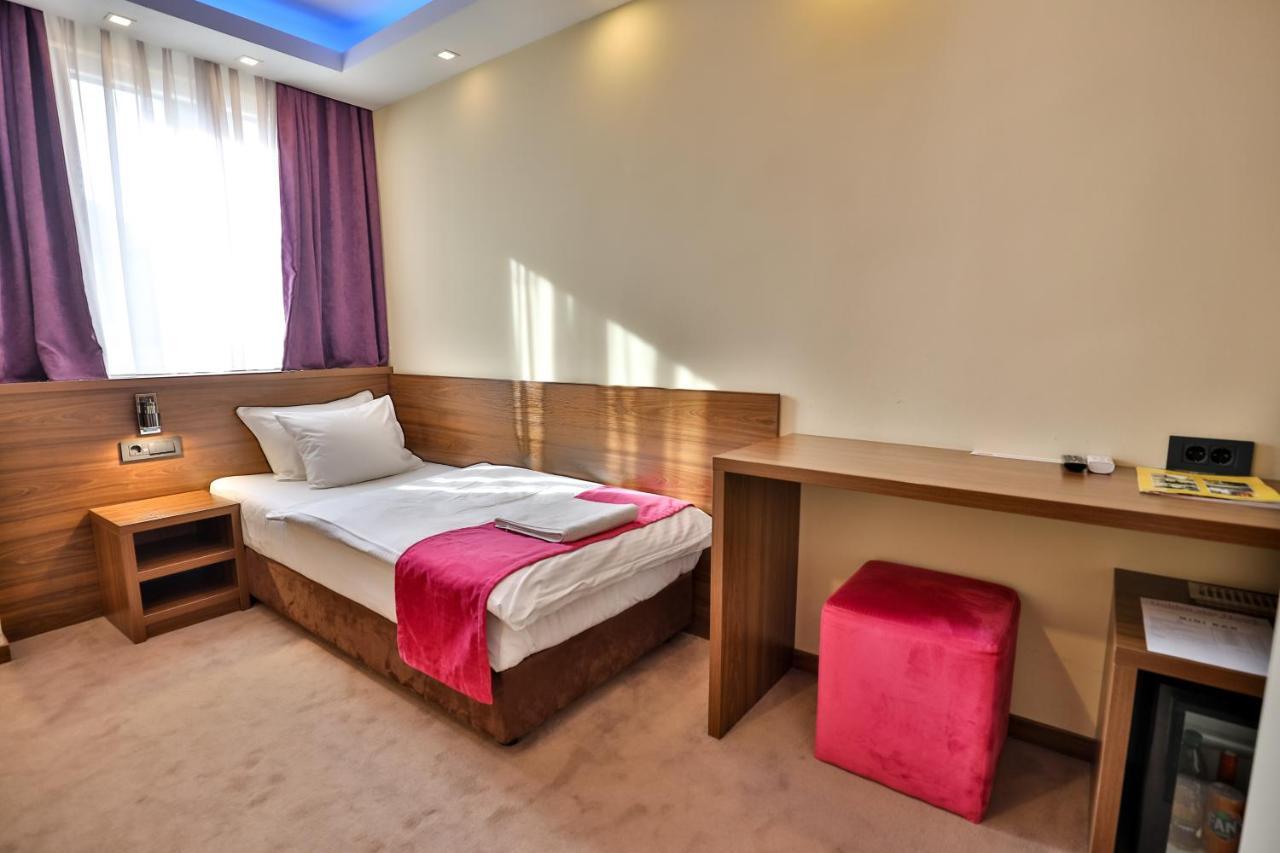 Boutique Hotel Golden Star Tuzla Esterno foto