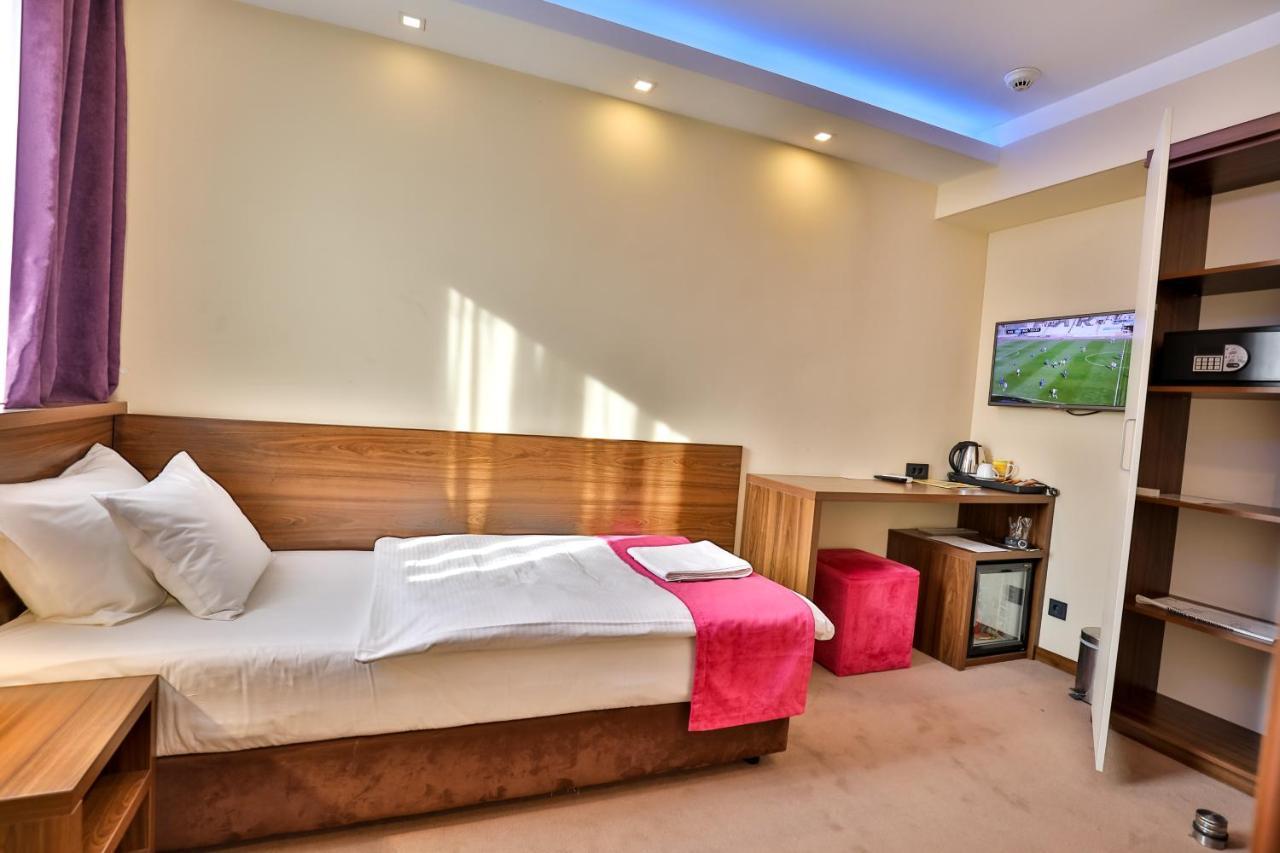 Boutique Hotel Golden Star Tuzla Esterno foto