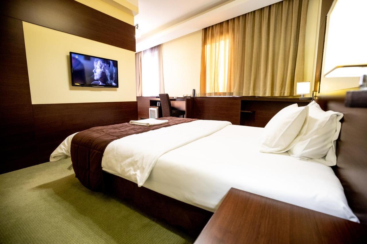 Boutique Hotel Golden Star Tuzla Esterno foto