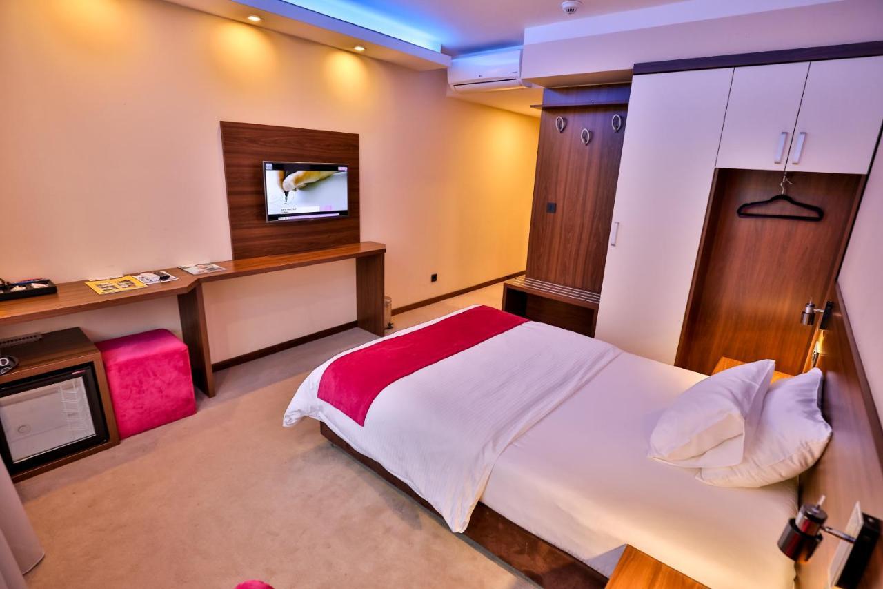 Boutique Hotel Golden Star Tuzla Esterno foto