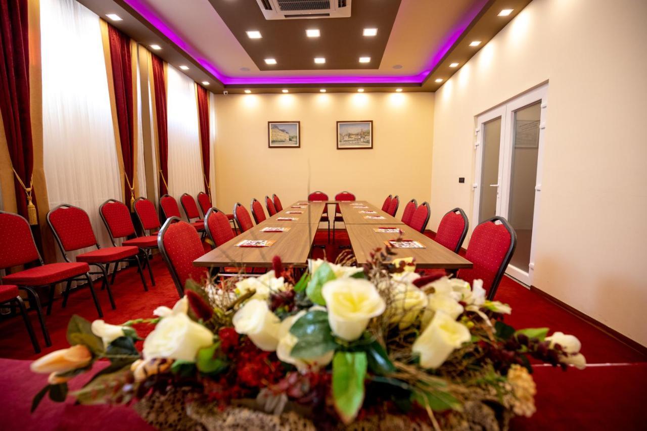 Boutique Hotel Golden Star Tuzla Esterno foto