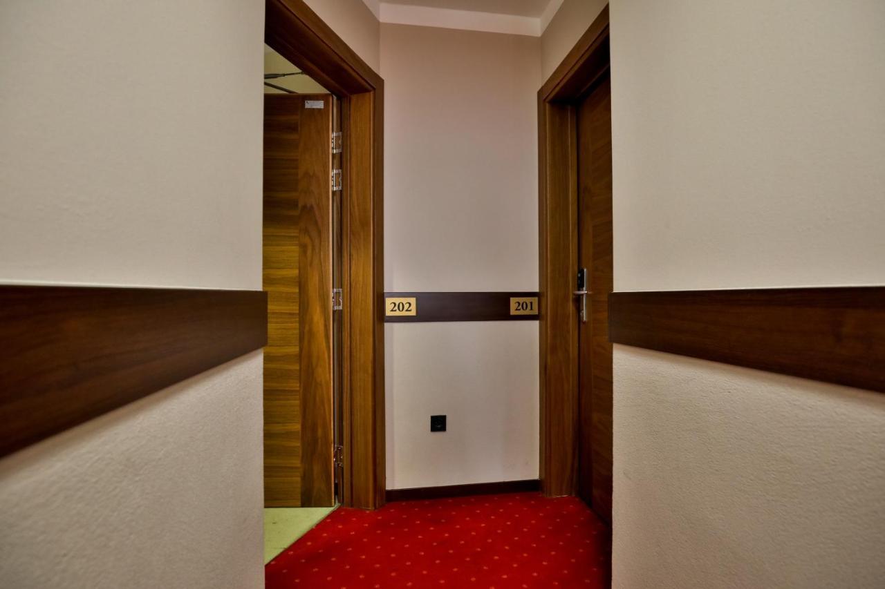 Boutique Hotel Golden Star Tuzla Esterno foto