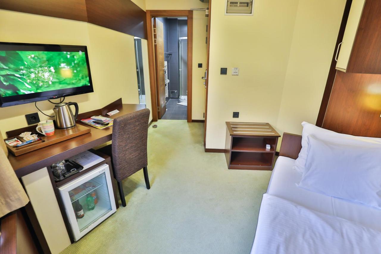 Boutique Hotel Golden Star Tuzla Esterno foto