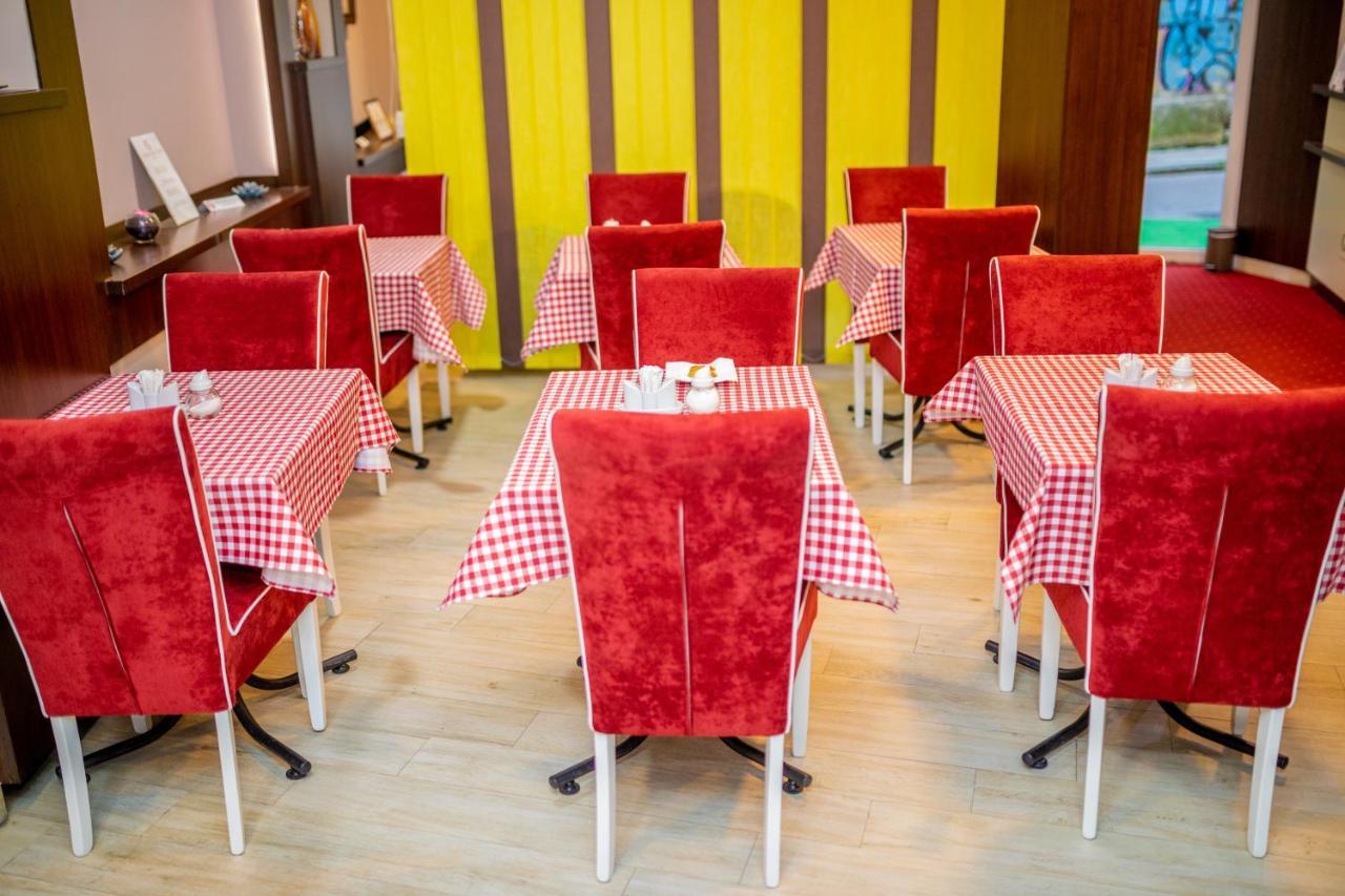 Boutique Hotel Golden Star Tuzla Esterno foto