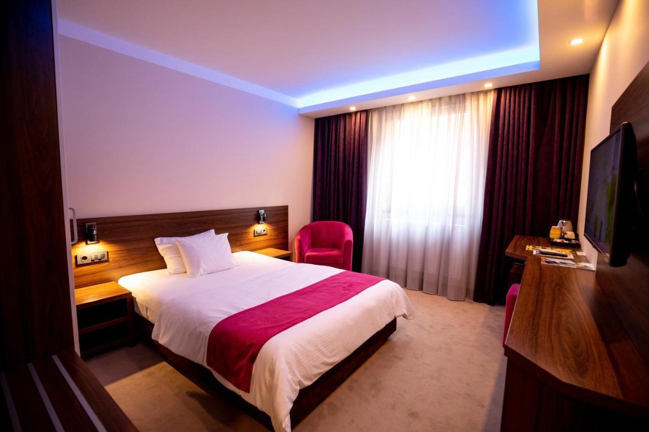 Boutique Hotel Golden Star Tuzla Esterno foto