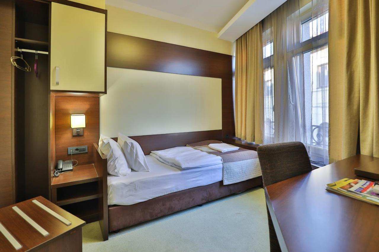 Boutique Hotel Golden Star Tuzla Esterno foto