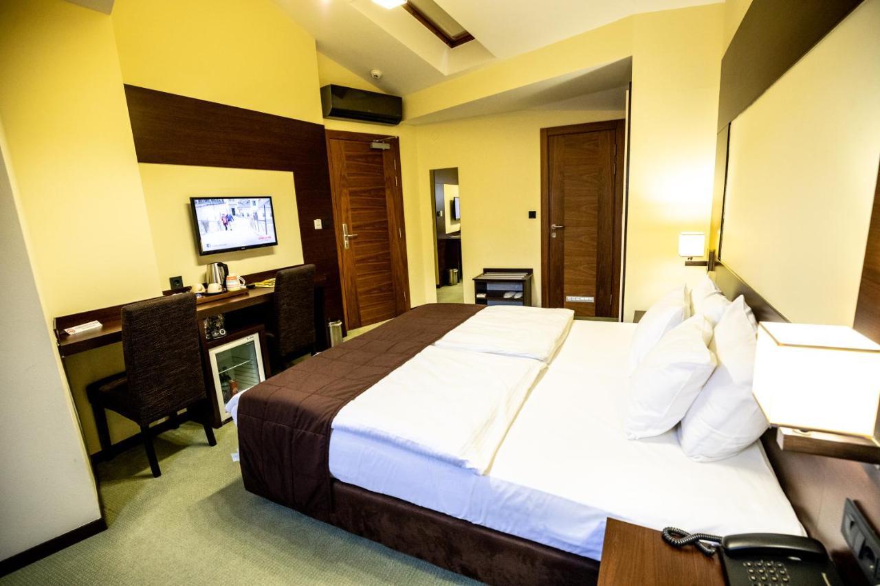 Boutique Hotel Golden Star Tuzla Esterno foto