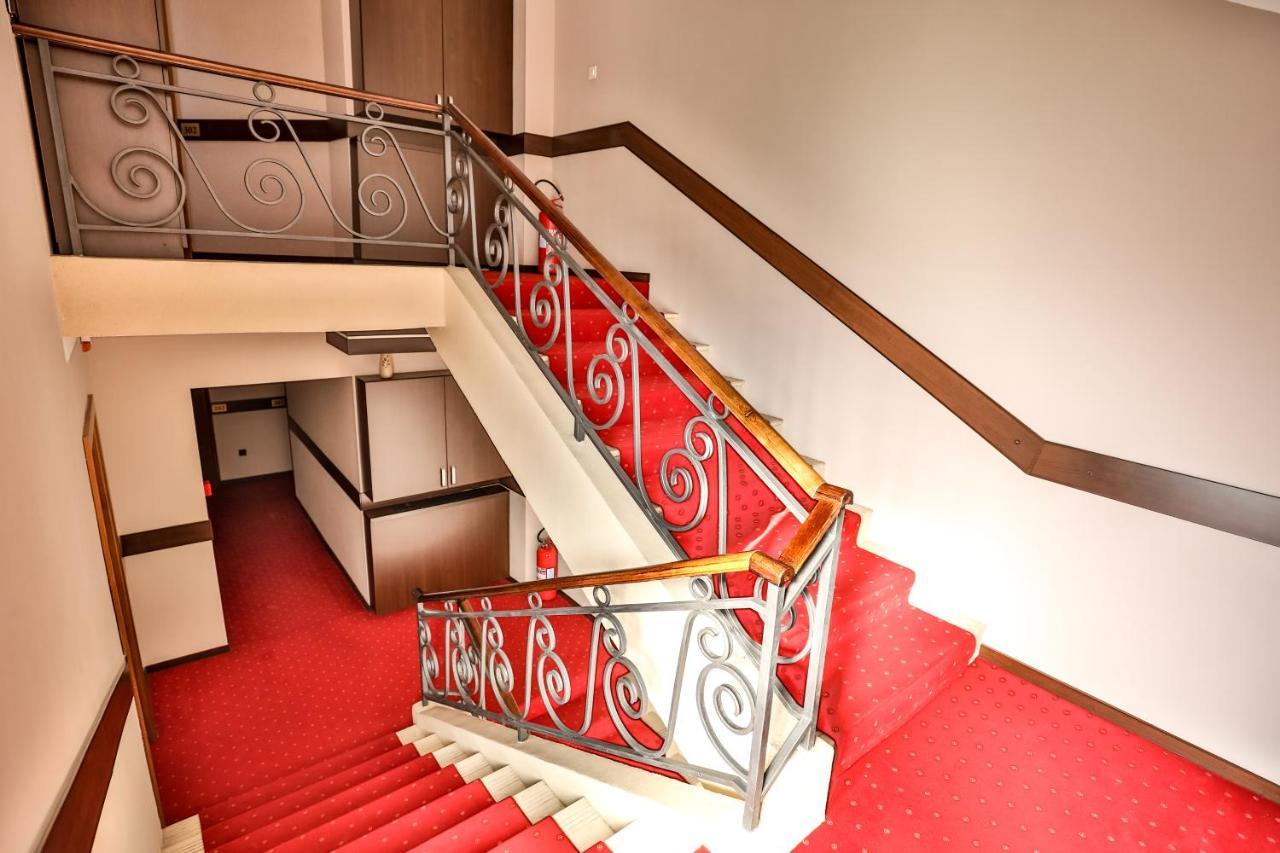 Boutique Hotel Golden Star Tuzla Esterno foto