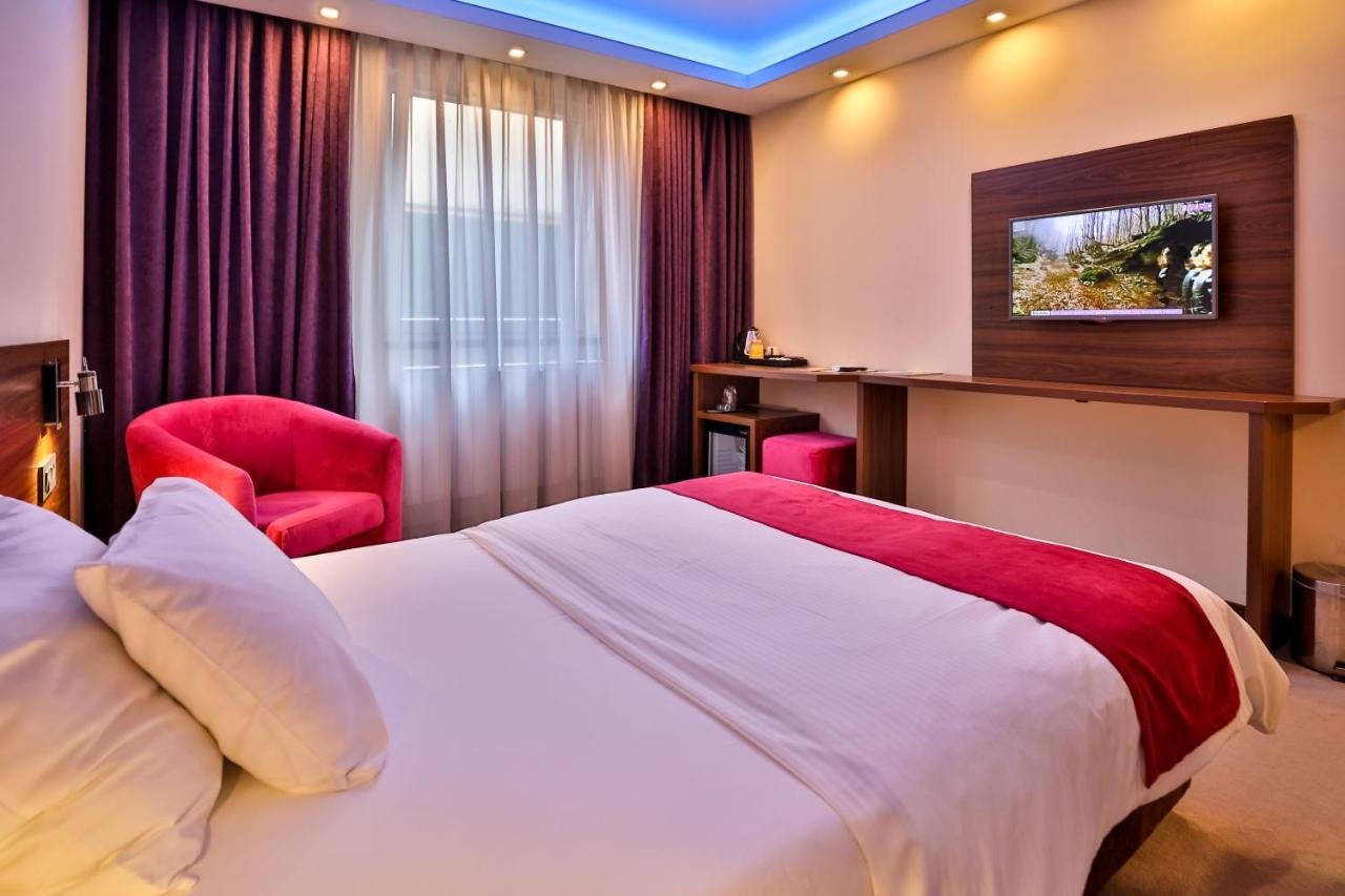 Boutique Hotel Golden Star Tuzla Esterno foto