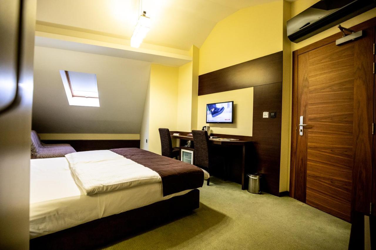 Boutique Hotel Golden Star Tuzla Esterno foto
