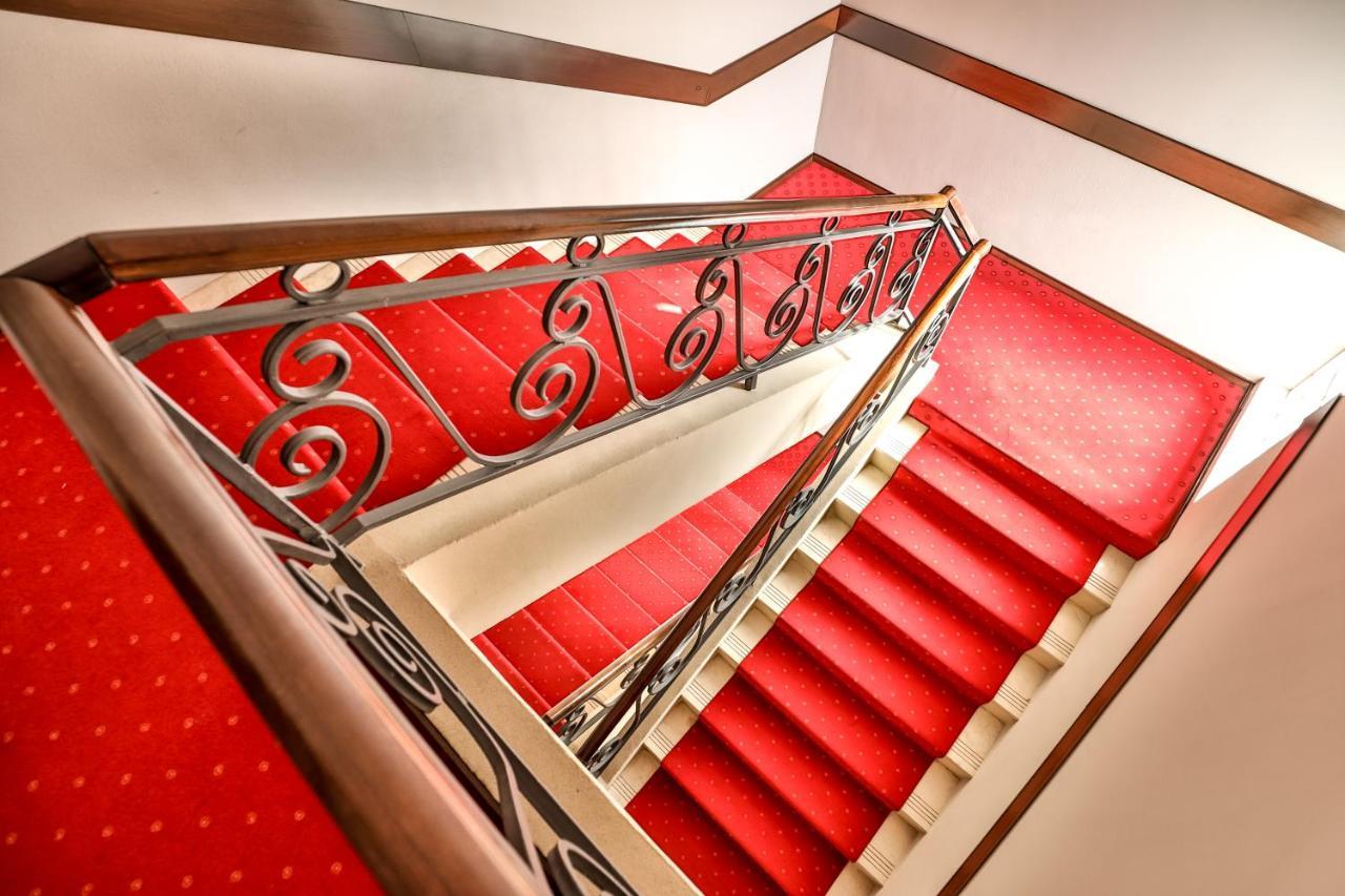 Boutique Hotel Golden Star Tuzla Esterno foto