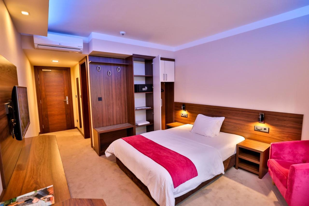 Boutique Hotel Golden Star Tuzla Esterno foto