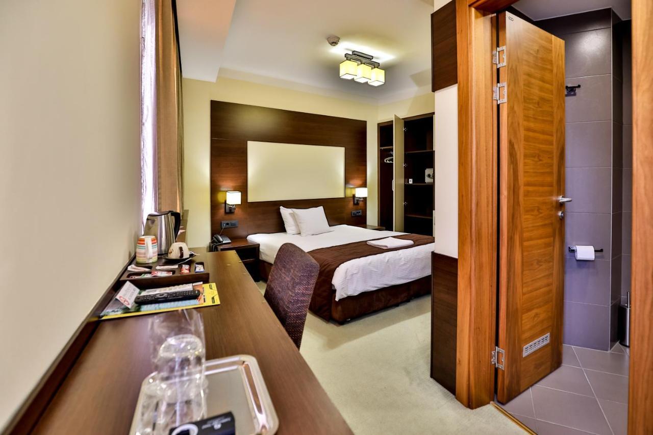 Boutique Hotel Golden Star Tuzla Esterno foto