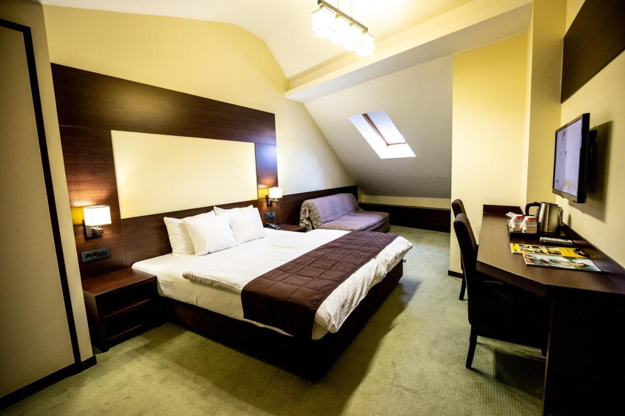 Boutique Hotel Golden Star Tuzla Esterno foto