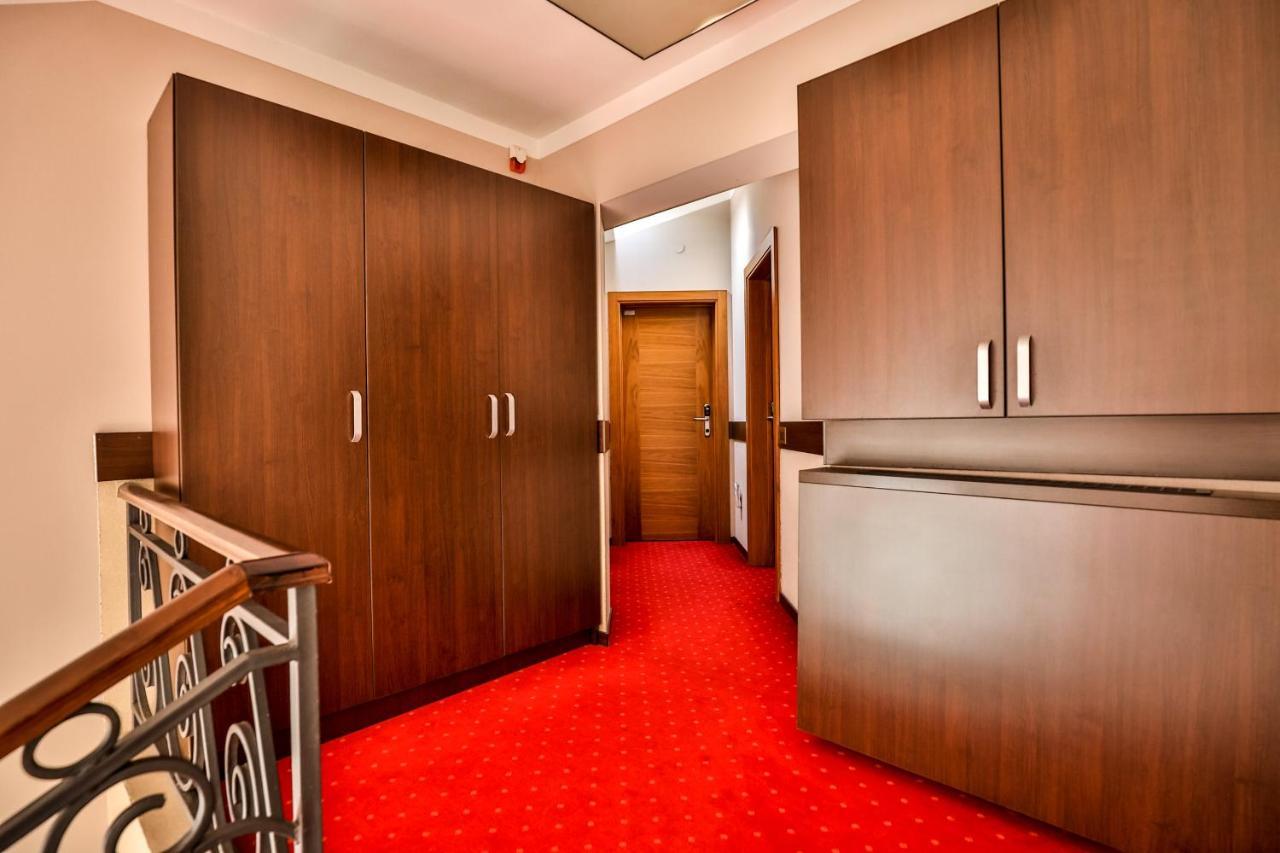 Boutique Hotel Golden Star Tuzla Esterno foto